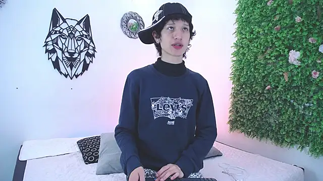 Emo Boy  online show from November 20, 12:50 pm