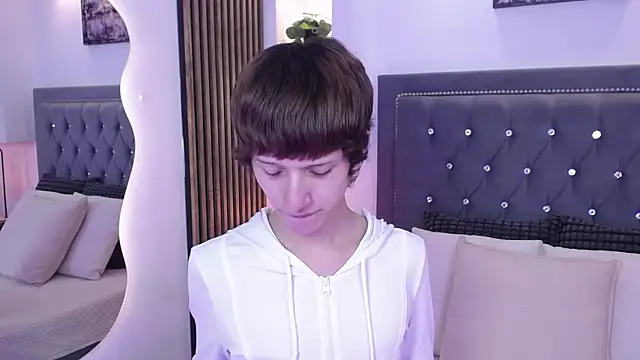 Emo Boy  online show from May 16, 8:41 pm