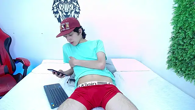 Emo Boy  online show from November 17, 3:27 pm