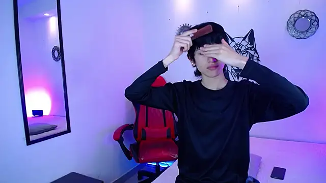 Emo Boy  online show from December 21, 12:40 pm