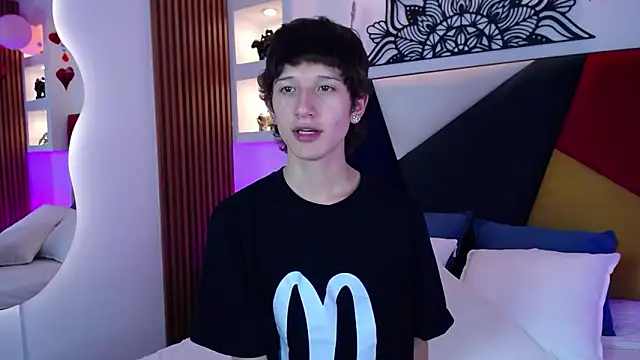 Emo Boy  online show from February 17, 8:06 pm