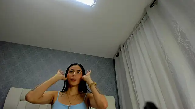 nicollandjhon online show from November 15, 1:31 am