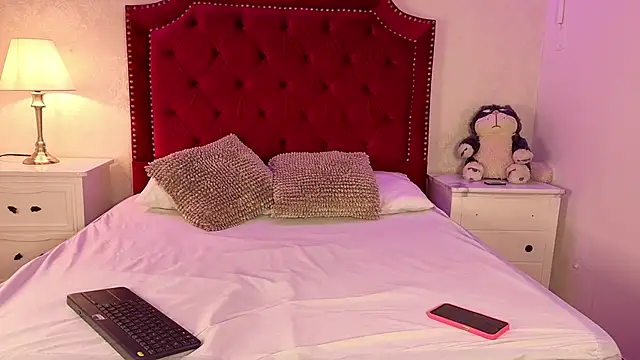 Sara Collinss  online show from November 24, 11:54 am