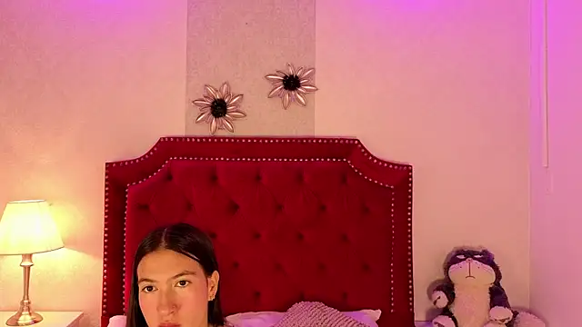 Sara Collinss  online show from November 30, 11:33 am