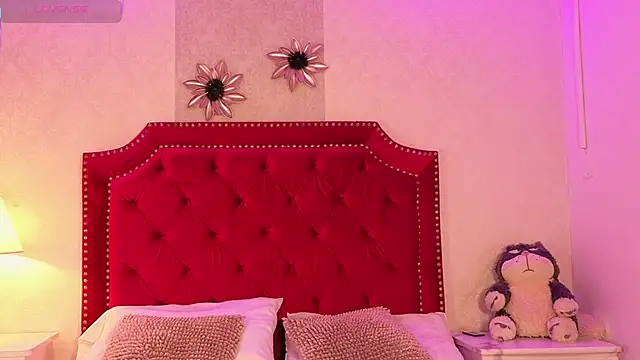 Sara Collinss  online show from November 21, 11:31 am