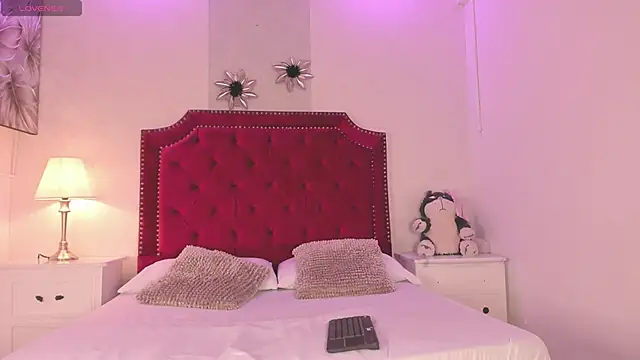 Sara Collinss  online show from November 2, 11:15 am