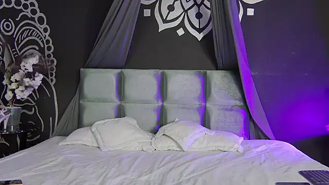 Aranzza Ross online show from December 2, 8:32 pm