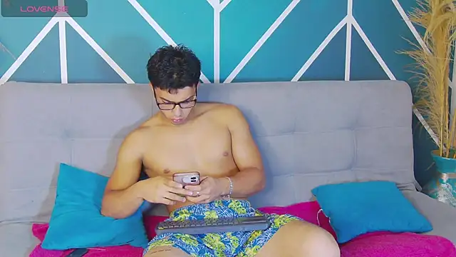 Snapshot of Stefano_Calle chatting on November 21, 12:15 pm Stefano Calle online show from November 21, 12:15 pm