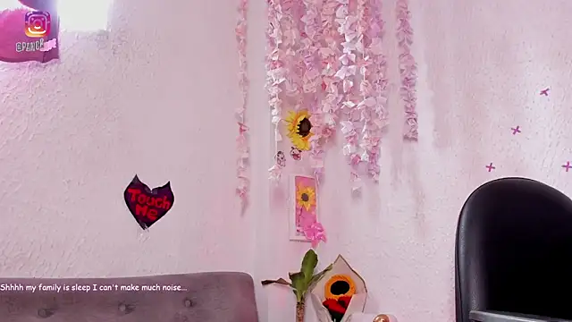 Emilycollei online show from February 15, 8:08 pm