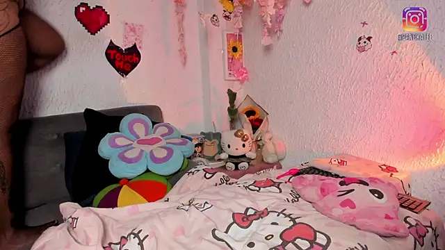 Emilycollei online show from April 11, 5:15 am