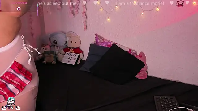 Emilycollei online show from November 6, 3:21 am