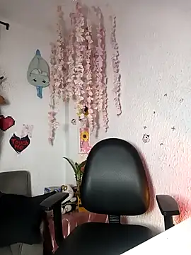 Emilycollei online show from May 7, 5:11 am