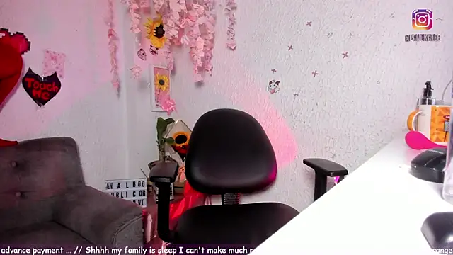 Emilycollei online show from March 15, 4:30 am