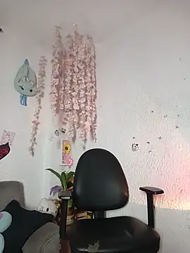 Emilycollei online show from June 4, 4:39 am