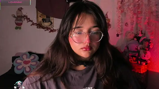 Emilycollei online show from December 23, 4:23 am