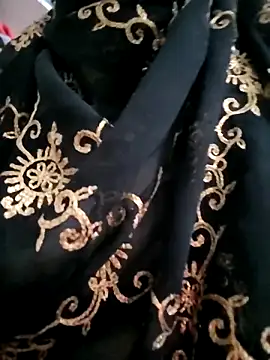 Snapshot of RAYI_Queen_15 chatting on November 30, 4:19 pm RAYI Queen 15 online show from November 30, 4:19 pm