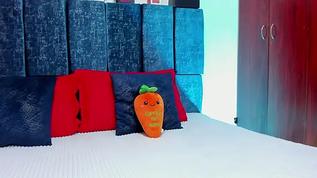 Snapshot of Kiim_Owens chatting on November 19, 12:05 pm Kiim Owens online show from November 19, 12:05 pm