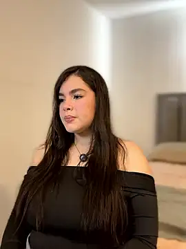 Isabella LaRue online show from January 9, 9:00 pm