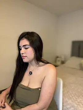Isabella LaRue online show from April 10, 3:02 am