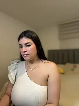 Isabella LaRue online show from February 16, 7:45 pm