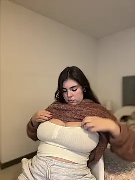 Isabella LaRue online show from April 11, 3:47 am