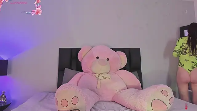 Snapshot of SaradaParker chatting on February 19, 2:36 pm SaradaParker online show from February 19, 2:36 pm