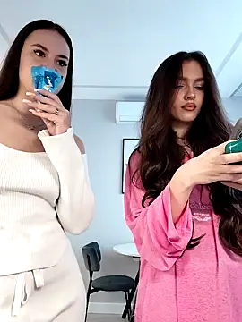 MayaGlow online show from November 17, 5:33 am