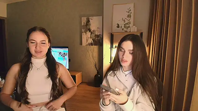 MayaGlow online show from December 4, 5:28 am