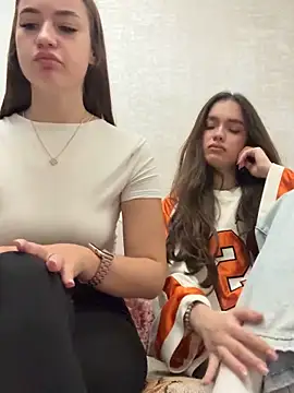 MayaGlow online show from October 25, 5:39 am