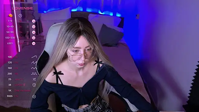 Snapshot of sofiisun chatting on November 24, 9:09 am sofiisun online show from November 24, 9:09 am