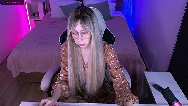 sofiisun online show from October 15, 4:11 am