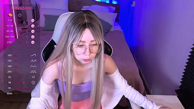 Snapshot of sofiisun chatting on November 28, 2:12 am sofiisun online show from November 28, 2:12 am