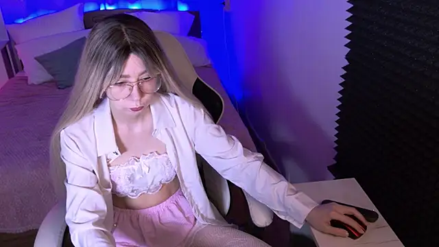 sofiisun online show from November 10, 2:05 am