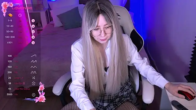 Snapshot of sofiisun chatting on October 30, 2:21 am sofiisun online show from October 30, 2:21 am