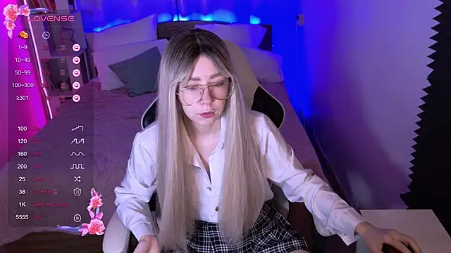 Snapshot of sofiisun chatting on November 13, 2:04 am sofiisun online show from November 13, 2:04 am