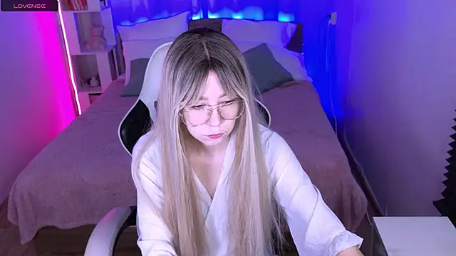 sofiisun online show from October 21, 2:33 am