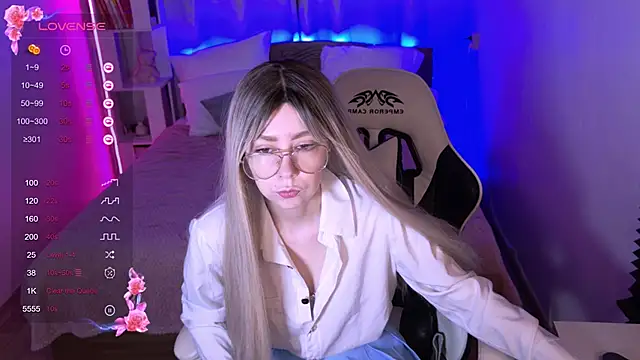 Snapshot of sofiisun chatting on November 6, 2:04 am sofiisun online show from November 6, 2:04 am