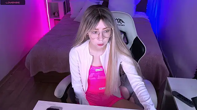 sofiisun online show from October 18, 4:14 am