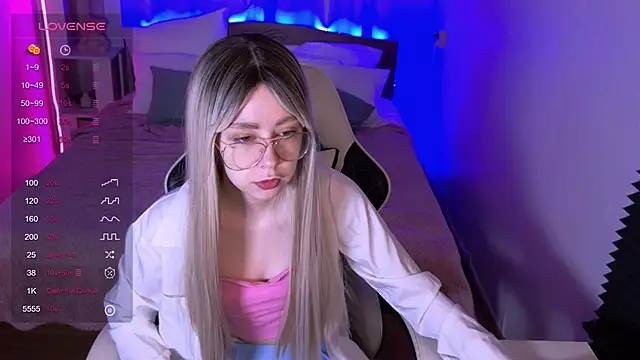 Snapshot of sofiisun chatting on November 26, 2:00 am sofiisun online show from November 26, 2:00 am