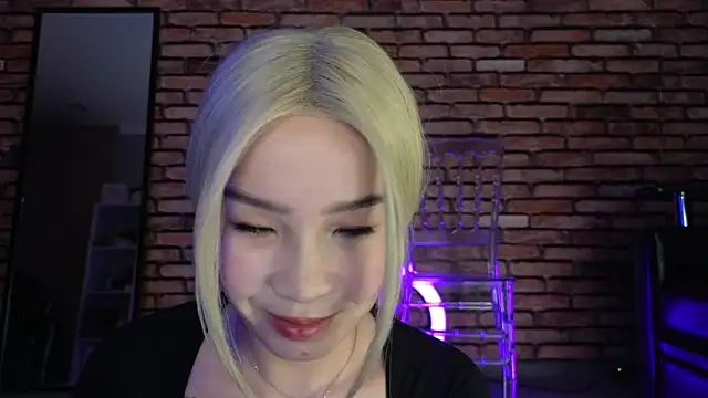 Snapshot of saya_li1 chatting on October 28, 7:46 pm saya li1 online show from October 28, 7:46 pm