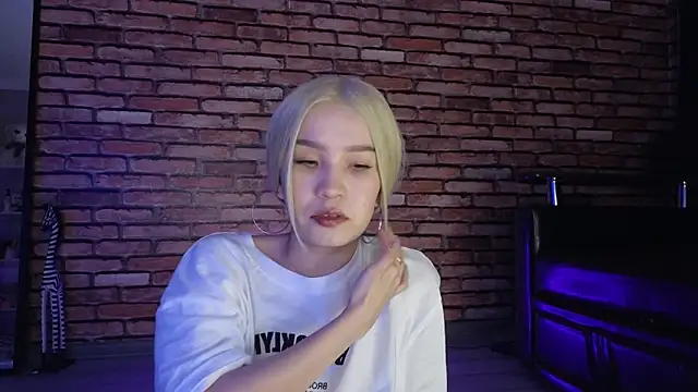 Snapshot of saya_li1 chatting on November 20, 10:31 pm saya li1 online show from November 20, 10:31 pm