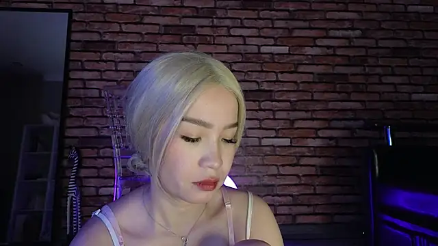 Snapshot of saya_li1 chatting on November 10, 7:52 pm saya li1 online show from November 10, 7:52 pm