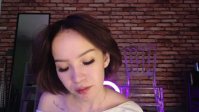 Snapshot of saya_li1 chatting on November 4, 9:07 pm saya li1 online show from November 4, 9:07 pm