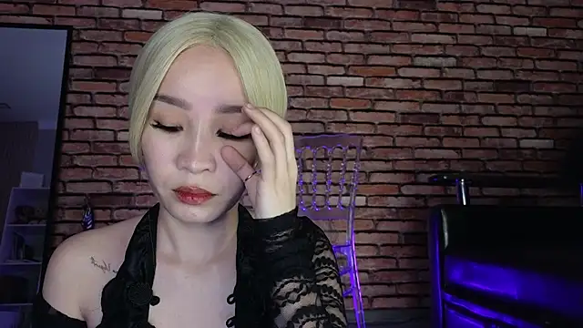 saya li1 online show from October 14, 11:47 pm