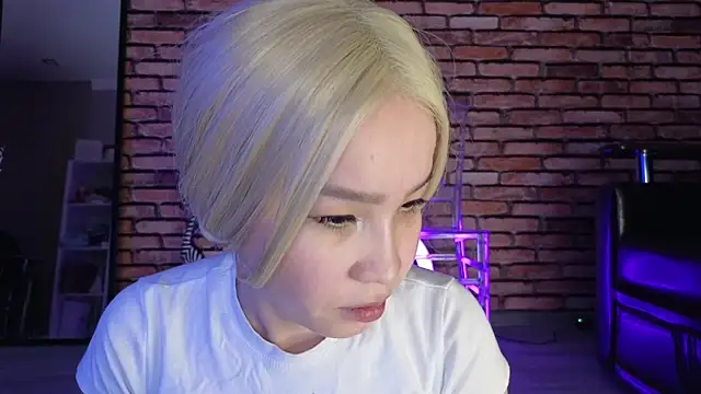 Snapshot of saya_li1 chatting on October 30, 9:22 pm saya li1 online show from October 30, 9:22 pm