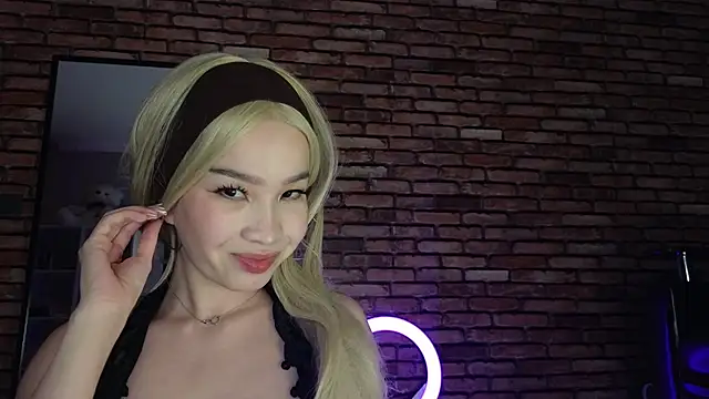 Snapshot of saya_li1 chatting on December 5, 4:33 am saya li1 online show from December 5, 4:33 am