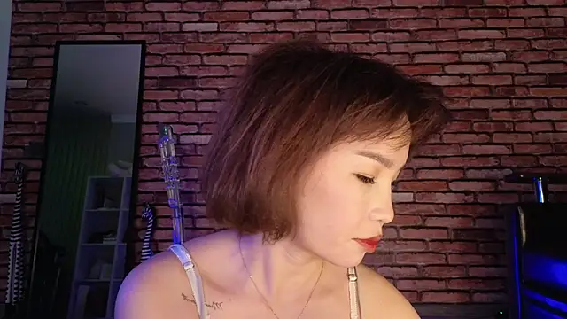 Snapshot of saya_li1 chatting on November 12, 9:51 pm saya li1 online show from November 12, 9:51 pm