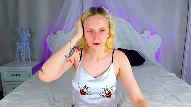 LikiLips online show from May 27, 1:04 am