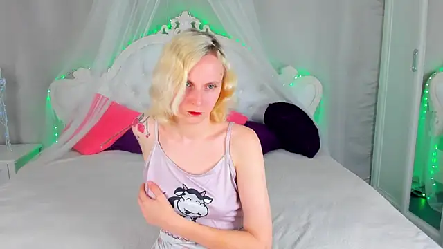 LikiLips online show from March 28, 8:15 am