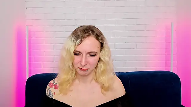 LikiLips online show from November 2, 8:30 am